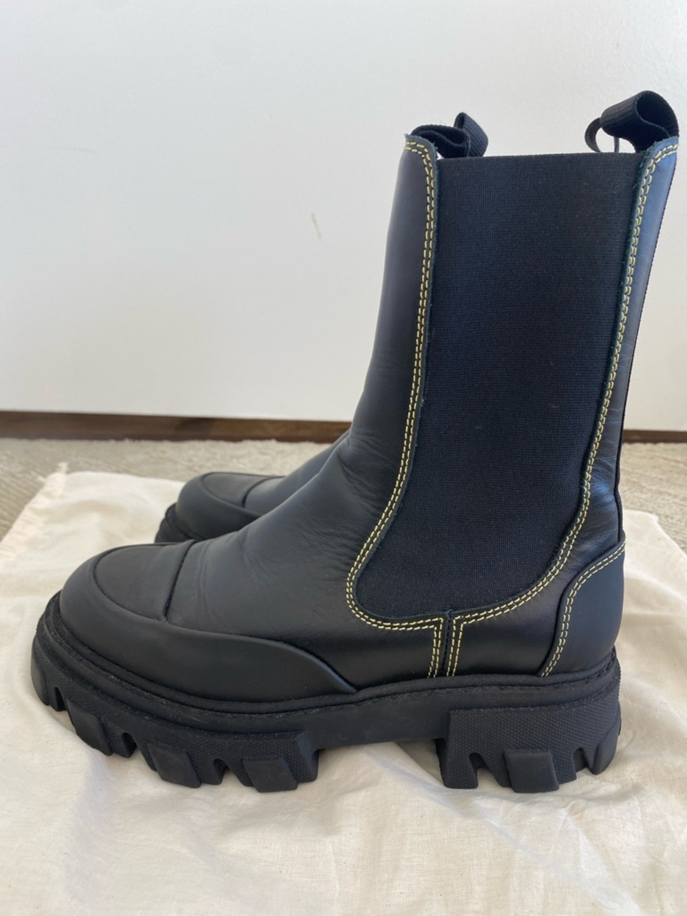 Ganni Leather Black Chelsea Boots w Yellow Stitching Lug Sole Size 37 NEVER WORN